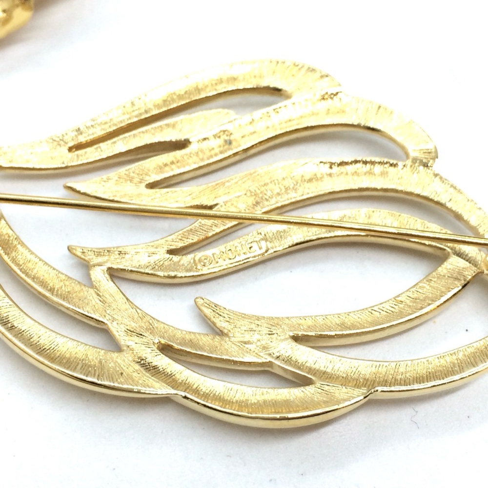 !!SOLD!! VINTAGE BROOCHES LOT OF 5 MONET CROWN TRIFARI GOLD TONE LEAF ABSTRACT - Picture 10 of 14